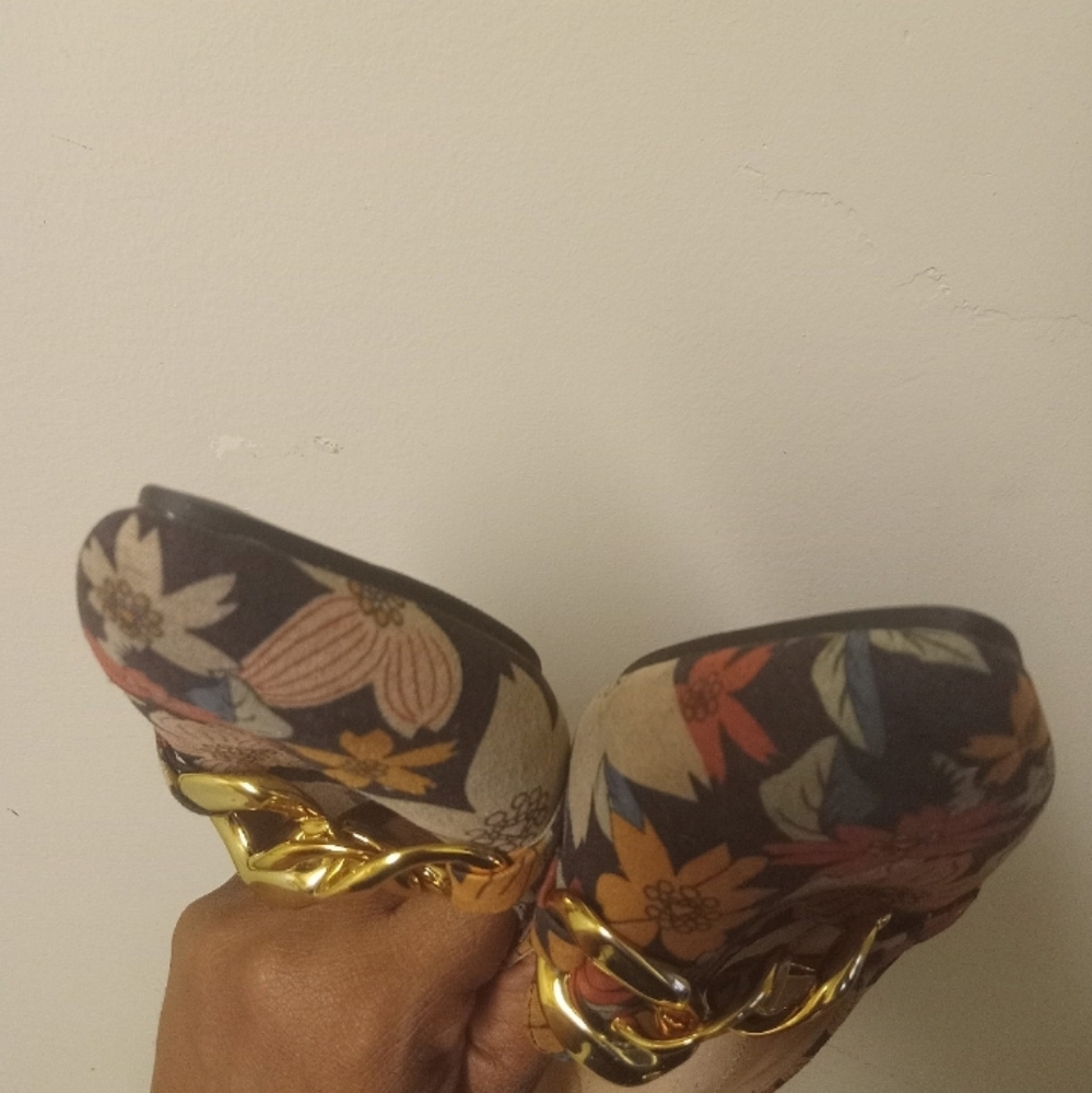 Women's Cute Brown Floral Pointy Toe Chain Flats Size 8 - Picture 4 of 10